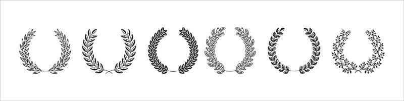 Conjunto de silueta en blanco y negro circular laurel foliado y coronas de roble que representan un premio vector