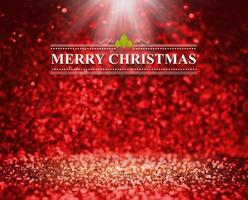 Feliz Navidad palabra y árbol de Navidad en rojo desenfoque de fondo bokeh brillante