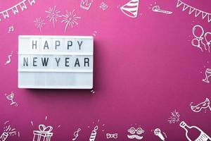 Feliz año nuevo caja de luz con decoración de artículos de fiesta de doodle artículo festivo de vacaciones foto