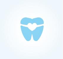 silueta de diente con tirantes e invisalign. corazón en el espacio negativo del diente, icono plano. tratamiento y alineación de la fila dental, símbolo de clínica dental. idea de logo para ortodoncista, dentista. vector.. vector