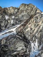 gran montaña rocosa foto