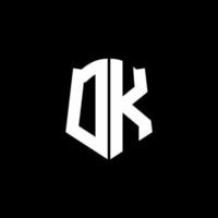 Cinta del logotipo de la letra del monograma dk con estilo de escudo aislado sobre fondo negro vector