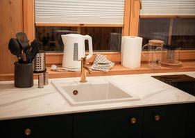 Detalle de la pequeña cocina moderna foto