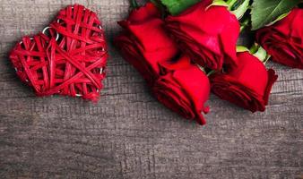 Red roses and heart photo