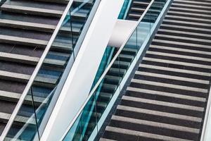 Detalle de escalera arquitectónica moderna