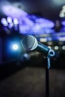 micrófono en un escenario foto