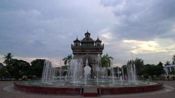 monument patuxay à vientiane, laos video