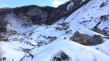 jigokudani o valle dell'inferno a hokkaido, giappone video