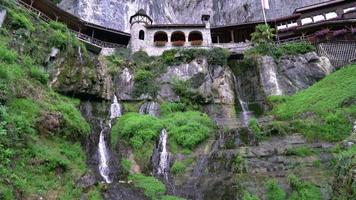 Wasserfall bei st. Beatus Höhlen in der Schweiz