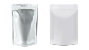 Bolsas de plástico y papel de aluminio blancas vacías selladas verticales, envases de alimentos en blanco realistas en 3 d. vector