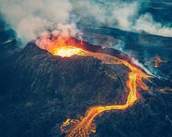 erupción del volcán fagradalsfjall islandia foto