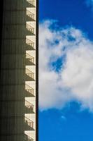 edificio con sombras foto