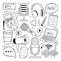 conjunto de doodle de podcast. micrófono, teléfono, computadora portátil, grabadora de voz, botón de reproducción, altavoz en estilo boceto. Ilustración de vector dibujado a mano aislado sobre fondo blanco.