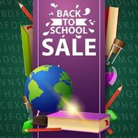 venta de regreso a la escuela, banner web verde con globo y libros de texto escolares vector