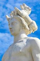 Estatua de Apolo en la Place Massena en Niza, Francia foto