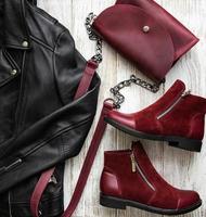 ropa de mujer, bolso, botas foto