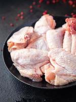 pollo crudo alitas carne aves de corral fresco foto