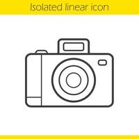 Photo camera linear icon. Thin line illustration. Slr vintage photocamera contour symbol. Vector isolated outline drawing