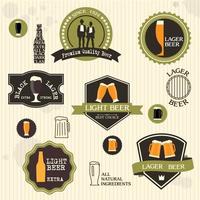 insignias y etiquetas de cerveza en el diseño de estilo vintage vector