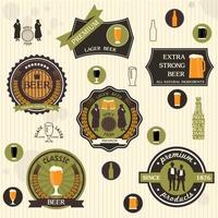 insignias y etiquetas de cerveza en diseño de estilo retro vector