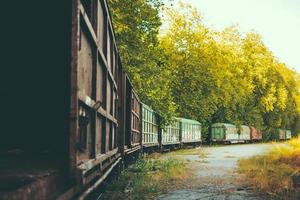 viejo tren oxidado foto