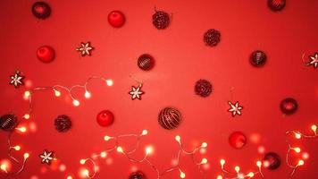 Feliz navidad y próspero año nuevo. diseño de fondo con adornos la bola adornos rojos sobre un fondo rojo con espacio para copiar el texto. Luces led