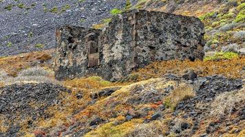 Antigua casa en ruinas en la costa de la isla de Gran Canaria.