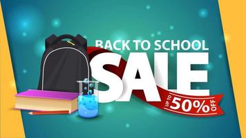 venta de regreso a la escuela, banner web verde con mochila escolar, un libro y un matraz químico vector