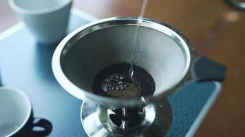 Coffee drip in the camper stainless dripper video