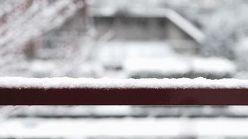 nieve en la barandilla foto