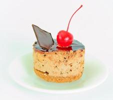 cupcake con cerezas y chocolate. foto
