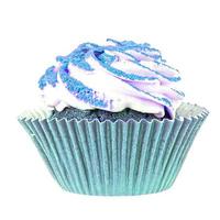 pastel con crema, cupcake sobre fondo blanco.