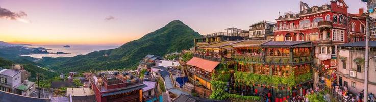 Vista superior de la calle Jiufen Old Street en Taipei. foto