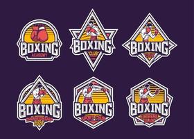 Diseño de emblema de logotipo de insignia retro de boxeo con paquete de ilustración de boxeador con color rojo y amarillo vector