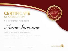 Plantilla de certificado de diploma de color rojo y dorado con imagen vectorial de lujo y estilo moderno.