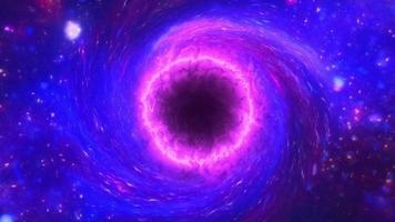 animação de rotação do buraco negro de energia roxa azul preta no preto. video