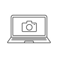 Laptop photocamera linear icon. Thin line illustration. Notebook with photo camera contour symbol. Vector isolated outline drawing