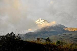 volcán ilinizas, ecuador foto