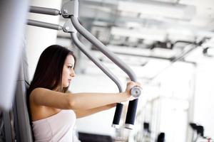 chica en el gimnasio foto