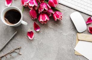 espacio de trabajo de blogger o autónomo foto