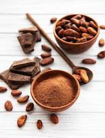 cacao en polvo y frijoles foto