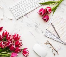 espacio de trabajo de blogger o autónomo foto