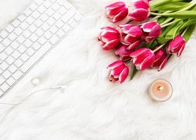 espacio de trabajo de blogger o autónomo foto