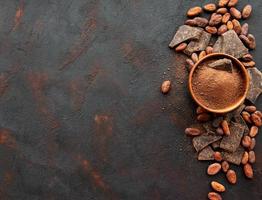 cacao en polvo y frijoles foto