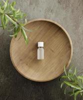 pedestal para presentación de productos cosméticos naturales. cilindros de piedra y madera con hojas de plantas. Ilustración 3D. foto