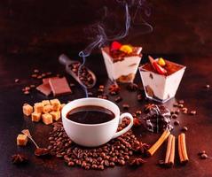 el vigorizante café matutino con dulces foto