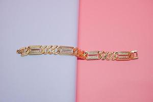 foto de la pulsera de oro de las mujeres alemanas