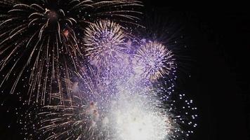 celebração e fundo de explosões de fogos de artifício video