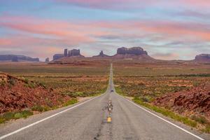 Vistas al valle del monumento desde Forest Gump Point en Arizona foto