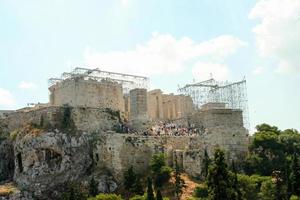 Se está restaurando el Partenón en la cima de la Acrópolis en Atenas, Grecia foto